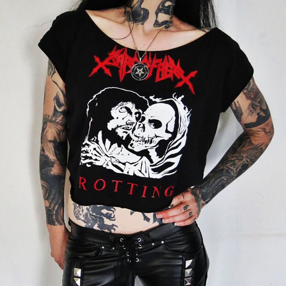Sarcófago Slouch Crop Top